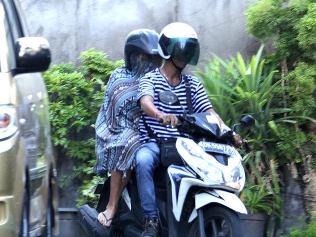 A woman believed to be Schapelle Corby arrives at her house in Kuta on the back of a motorbike taxi. Picture: Zul Edoardo