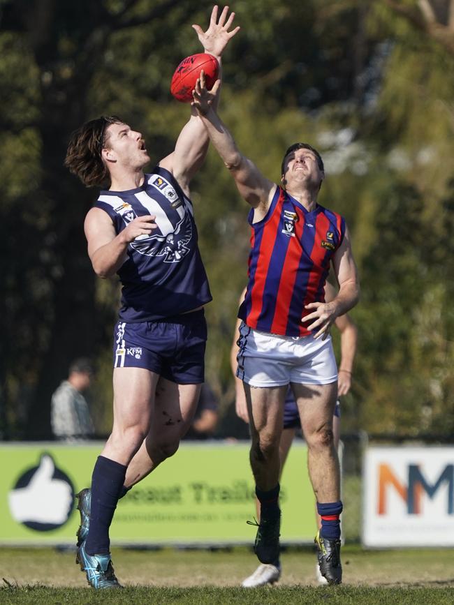 MPFNL: Action from the clash between Edithvale-Aspendale and Rye. Picture: Valeriu Campan