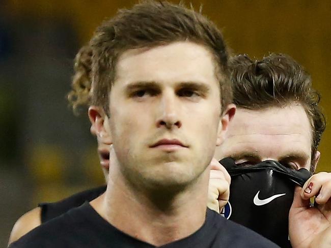 MELBOURNE, AUSTRALIA - AUGUST 05: Dejected Carlton players walk from the ground after the round 20 AFL match between the Carlton Blues and the Greater Western Sydney Giants at Etihad Stadium on August 5, 2018 in Melbourne, Australia.  (Photo by Darrian Traynor/Getty Images)