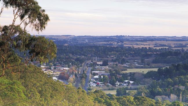 Bowral, known for its fine food and crafts, in the Southern Highlands of NSW. The town wasn’t damaged by the bushfires and visitors are welcome back. Picture: Tourism NSW.