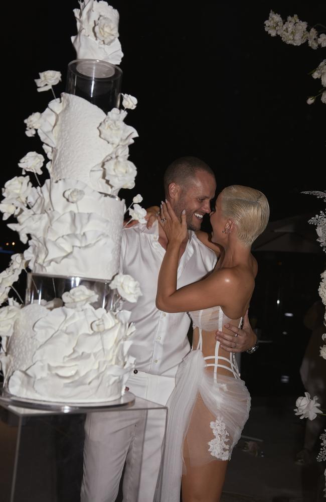 The amazing cake in the celebrations of Ellie Gonsalves and Ross Scutts’ wedding. Picture: Lauren Schulz