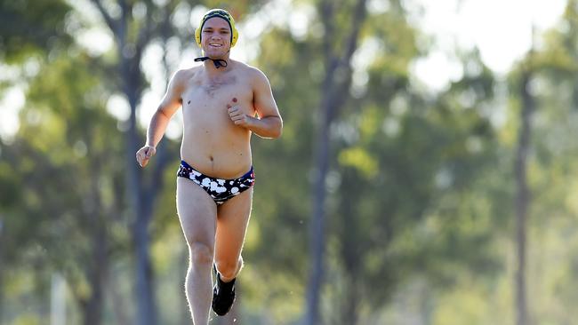 A breach of runners’ etiquette this egregious is only permitted because Patch Clapp was running to raise money for brain cancer research. (Pic: Zak Simmonds)