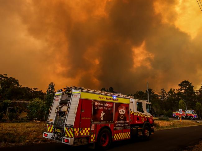 SYDNEY, AUSTRALIA - DECEMBER 21: Firemen prepare as a bushfire approaches homes on the outskirts of the town of Bargo on December 21, 2019 in Sydney, Australia. A catastrophic fire danger warning has been issued for the greater Sydney region, the Illawarra and southern ranges as hot, windy conditions continue to hamper firefighting efforts across NSW. NSW Premier Gladys Berejiklian declared a state of emergency on Thursday, the second state of emergency declared in NSW since the start of the bushfire season. (Photo by David Gray/Getty Images)