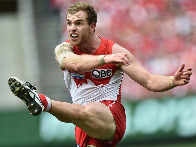 Tom Mitchell of the Swans kicks a goal in the second quarter during the AFL Grand Final between the Sydney Swans and the Western Bulldogs at the MCG in Melbourne, Saturday, Oct. 1, 2016. (AAP Image/Julian Smith) NO ARCHIVING, EDITORIAL USE ONLY