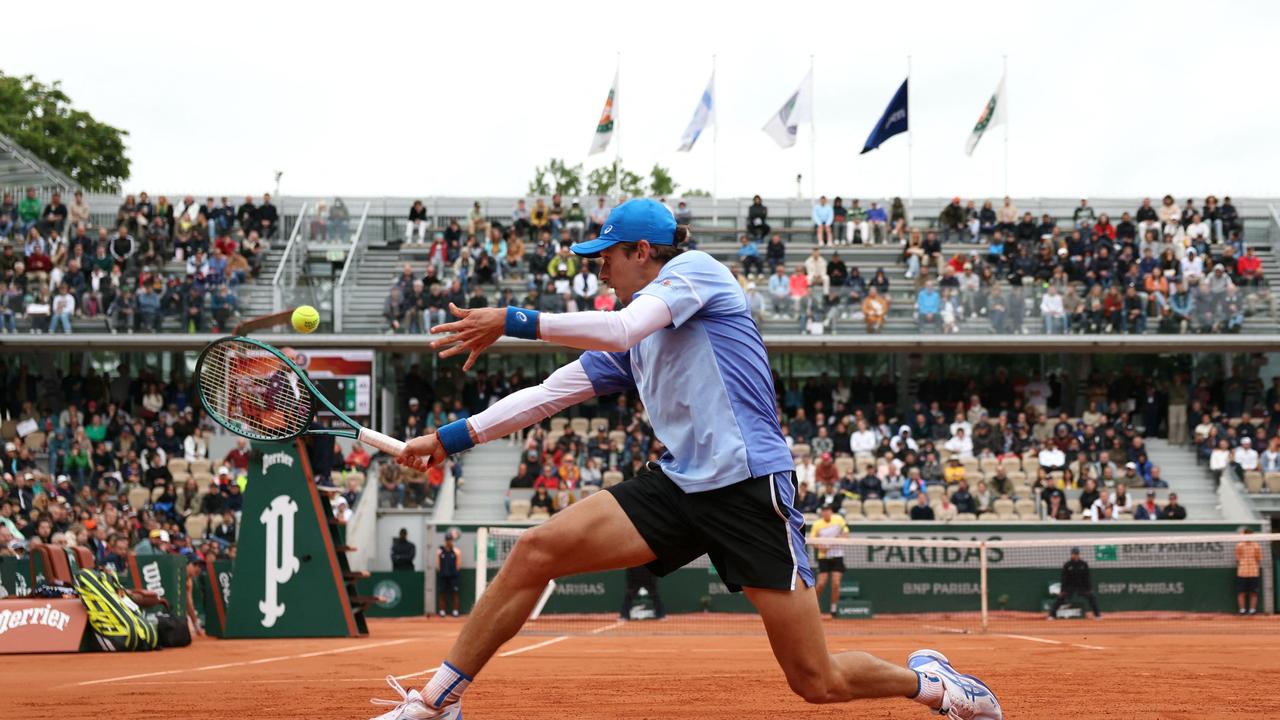 Australia's Alex De Minaur plays a backhand return to US Alex Michelsen during their men's singles match on day three of the French Open tennis tournament at the Roland Garros Complex in Paris on May 28, 2024. (Photo by ALAIN JOCARD / AFP)