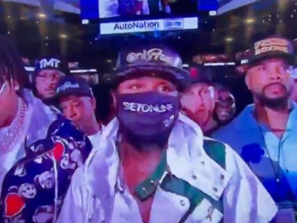 Floyd Mayweather was rocking an interesting hat.