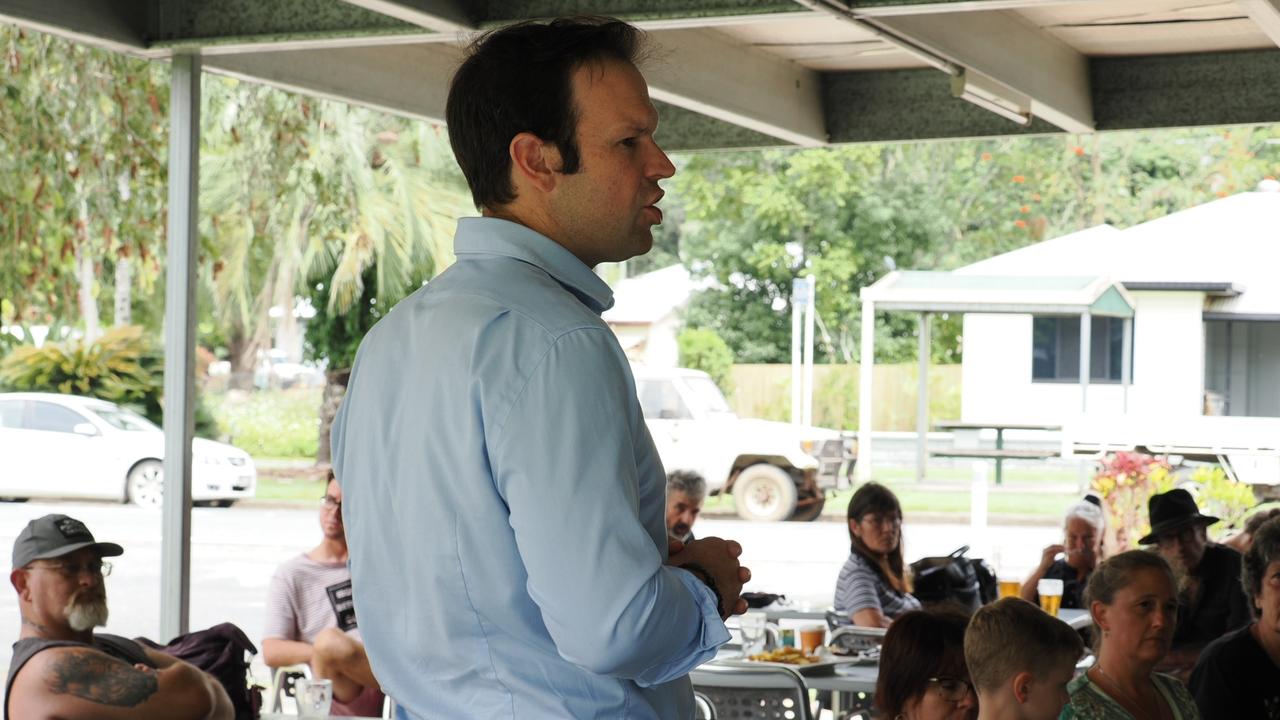 Queensland LNP Senator Matt Canavan meets with Pioneer Valley residents on October 19. Senator Canavan opposes the pumped hydro scheme. Picture: Contributed