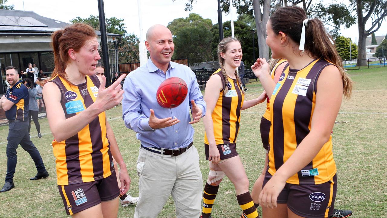 Treasurer, Josh Frydenberg is fighint n. Rebecca Michael.