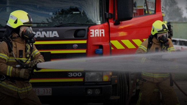 30 firefighters rushed to extinguish the house fire on Ascot Crt, Glen Waverley.