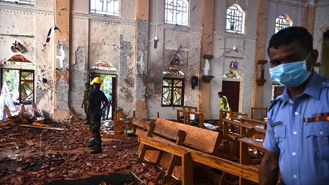 Security personnel inspect the interior of St Sebastian's Church in Negombo on April 22, 2019, a day after the church was hit in series of bomb blasts targeting churches and luxury hotels in Sri Lanka. - At least 290 are now known to have died in a series of bomb blasts that tore through churches and luxury hotels in Sri Lanka, in the worst violence to hit the island since its devastating civil war ended a decade ago. (Photo by Jewel SAMAD / AFP)