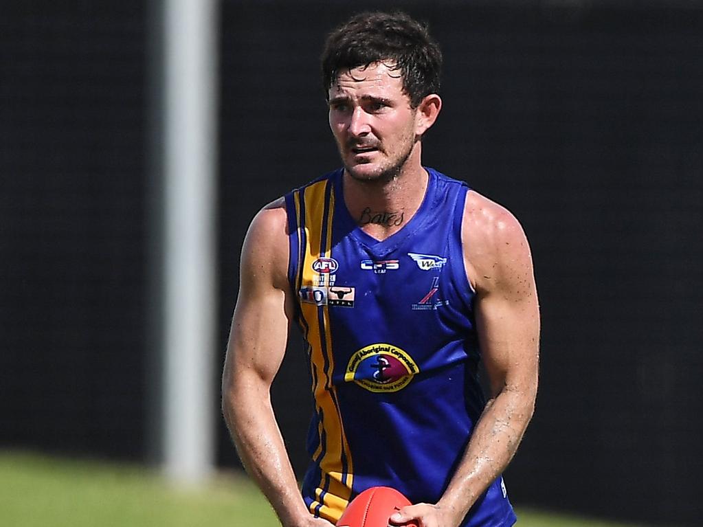 Simon Bates lines up a kick. Picture: Felicity Elliott AFLNT/Media