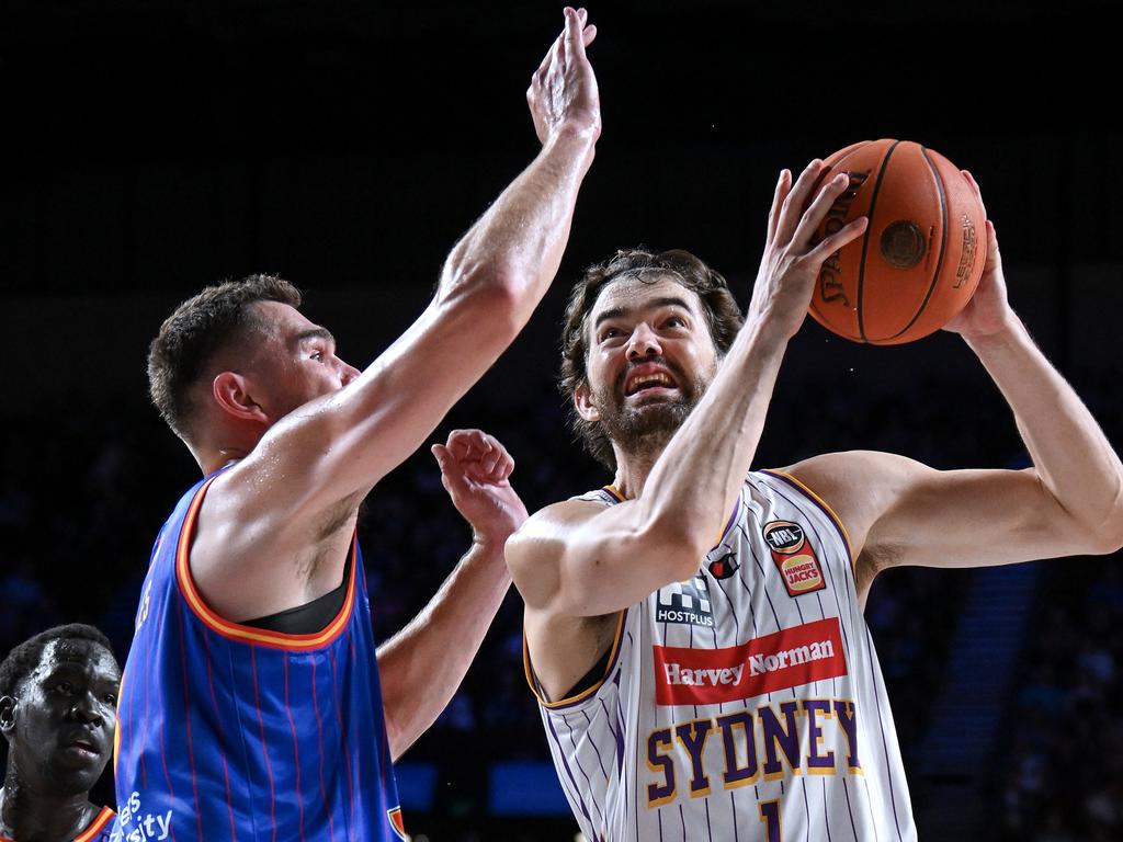 Jordan Hunter heads for the basket against Adelaide 36ers. Photo: Mark Brake/Getty Image.