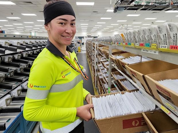 Thousands of Aus Post workers wanted: See what it pays