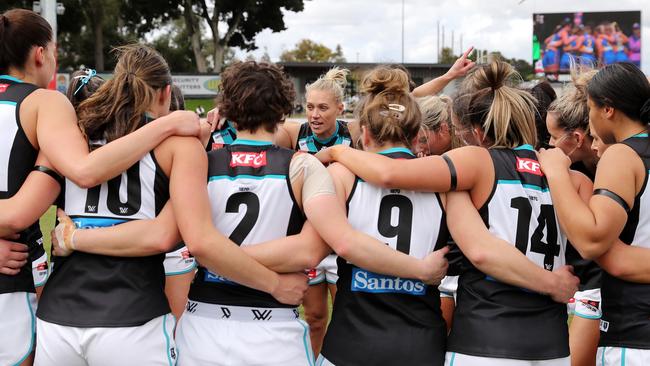 Erin Phillips of the Power speaks to the huddle at the start of the game during the 2022 S7 AFLW Round 01 match between the West Coast Eagles and the Port Adelaide Power at Mineral Resources Park on August 27, 2022 in Perth, Australia. Picture: Will Russell/AFL Photos via Getty Images