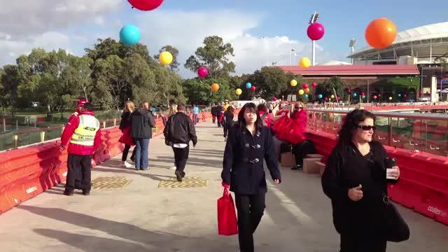 A stroll over the Torrens footbridge