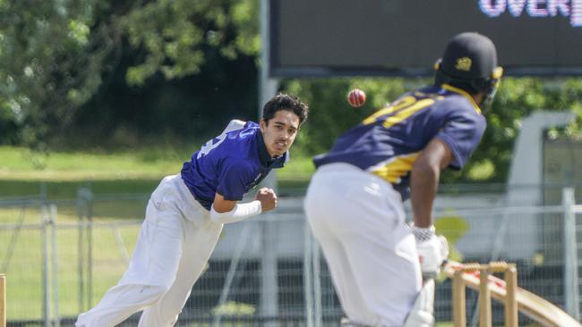 Hayagriv Mallichetty bowling for Mt Waverley. Picture: Valeriu Campan