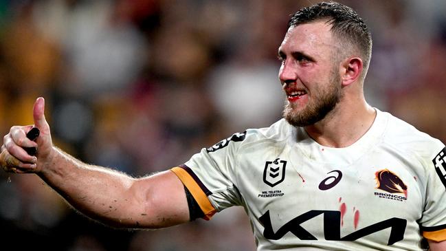 BRISBANE, AUSTRALIA - MAY 05: Kurt Capewell of the Broncos thanks the crowd as he is assisted off the field for a HIA during the round 10 NRL match between Manly Sea Eagles and Brisbane Broncos at Suncorp Stadium on May 05, 2023 in Brisbane, Australia. (Photo by Bradley Kanaris/Getty Images)