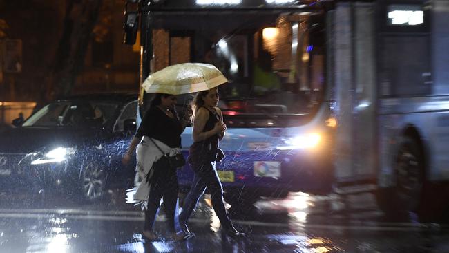 Sydney Wild Weather: Mass Scale Storm Batters Inner Sydney Causing ...