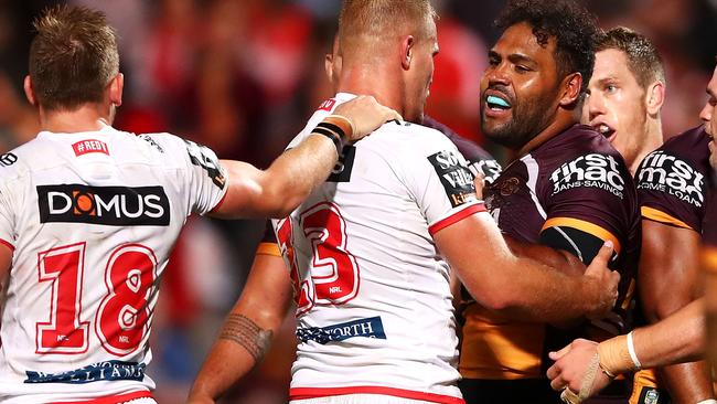 Sam Thaiday shapes up to Jack de Belin in the Broncos’ loss to the Dragons.
