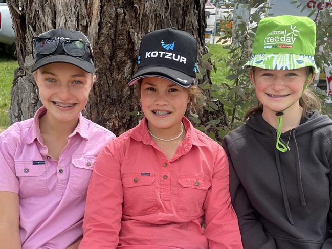 Kayley Schneider, 13,  of Culcairn,  Jasmine Lieschke, 13, of Holbrook, and Zoe Wilson, 13, of Jindera, catch up at Henty Machinery Field Days. Picture: Nikki Reynolds