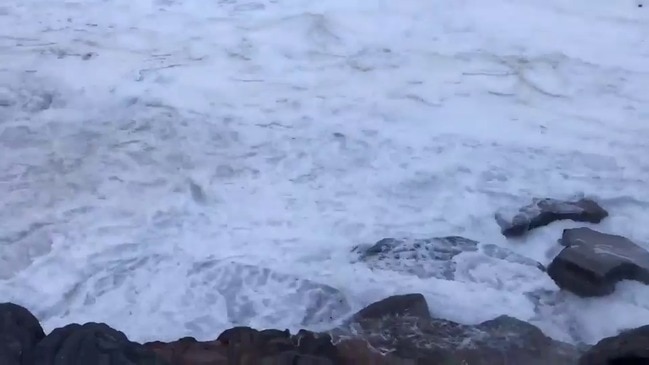 Powerful Waves Smash Sydney Shores as Storm System Creates Hazardous Conditions