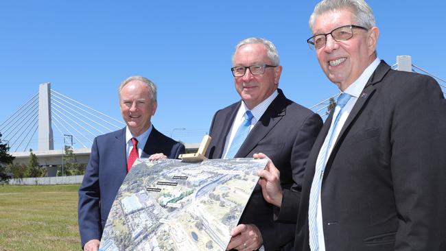 Rouse Hill Hospital Ministerial announcement on 24 November 2022: (L-R) Member for Riverstone Kevin Connolly, Health Minister Brad Hazzard, Member for Castle Hill Ray Williams.