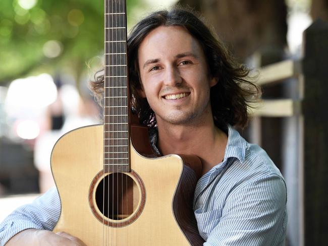 Noosa, Hastings Street busker Max Anderson. Picture: Patrick Woods.