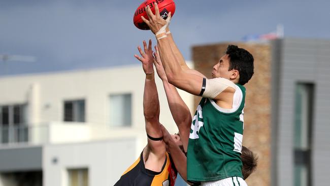 Daniel McLinden in action for Greensborough. Picture: Mark Dadswell