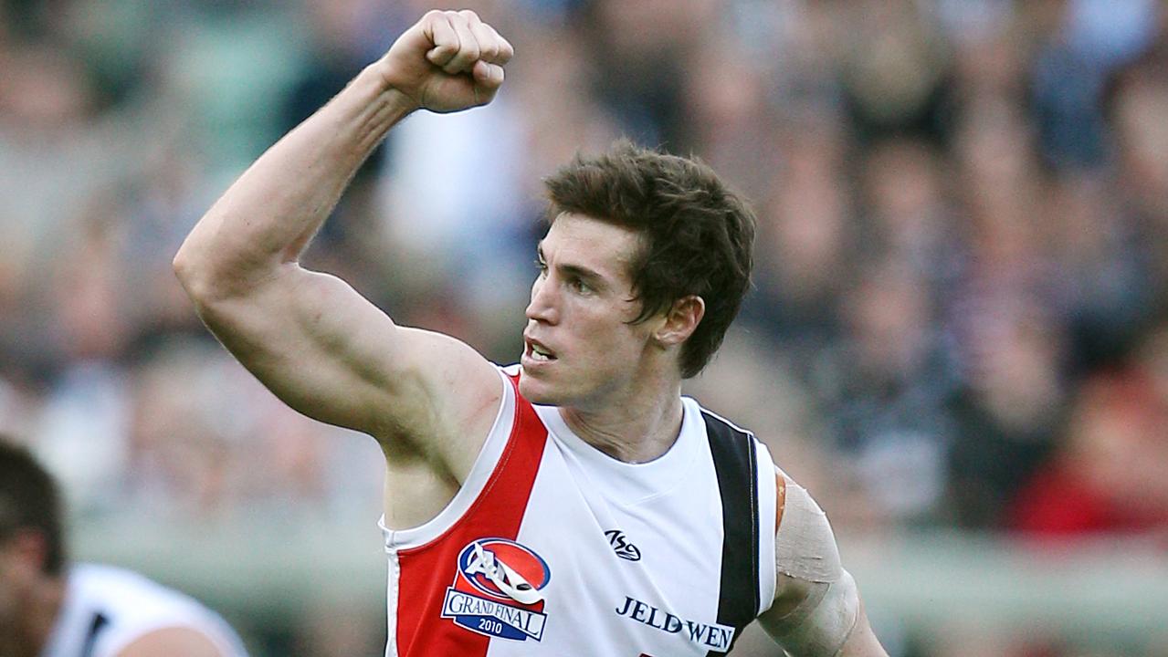 St Kilda great Lenny Hayes has been inducted into the Australian Football Hall of Fame.