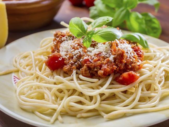 Spaghetti Bolognese with cheese and basil