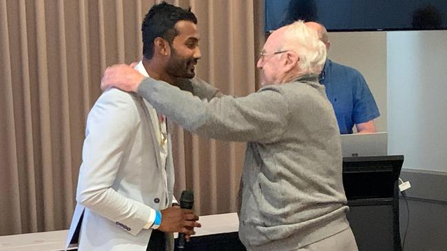 Ruwantha Kellepotha receives the Wookey Medal from legendary umpire Alan Wookey. Pic: Cam McDonnell