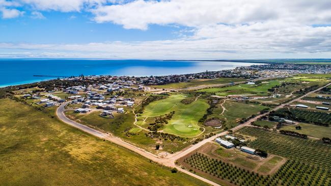 Aerial view of Port Hughes and the existing 9-hole course.