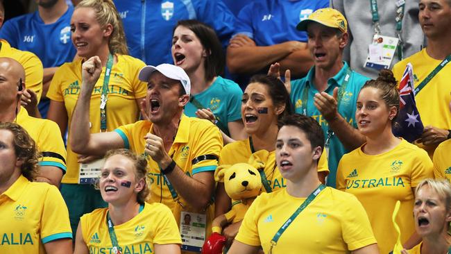 Aussie swimmers cheer Australia's Mack Horton gold. Picture. Phil Hillyard