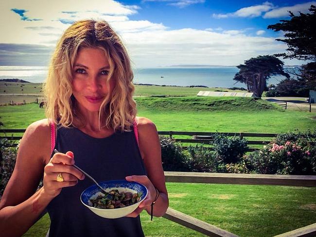 Pete Evans Announces His Engagement To Kiwi Model Nicola Robinson The   B8a824ee36c495103f59265220a7dcab