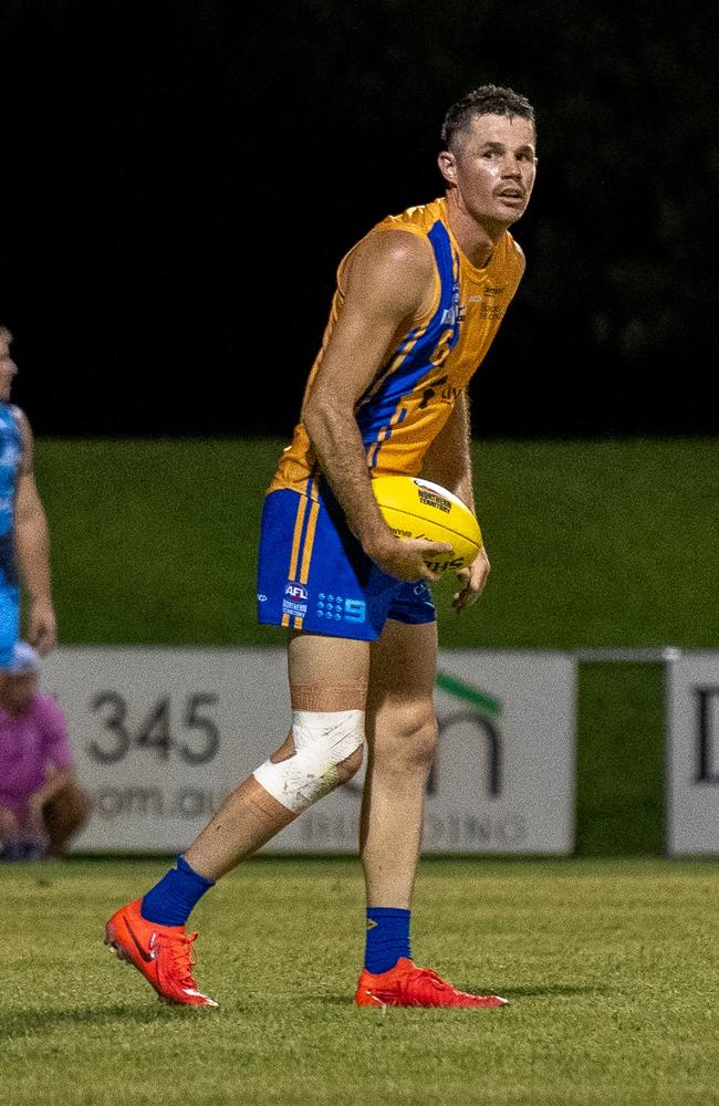 Jack Sinclair playing for Wanderers in the 2024-25 NTFL season. Picture: Tymunna Clements / AFLNT Media