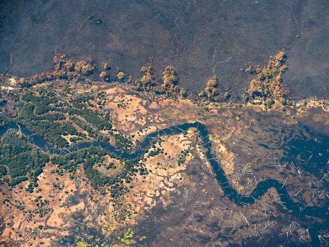 2019 Tasmanian bush fires. Huon River joining Lake Pedder, Celtic Hill Fire - at Southwest National Park. . Picture - LUKE TSCHARKE / PAR AVION