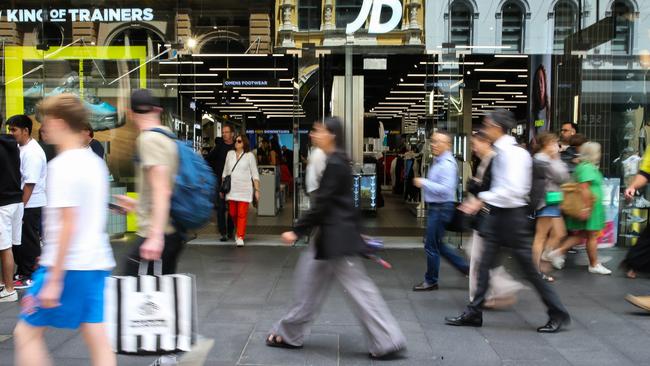 SYDNEY, AUSTRALIA : NewsWire Photos - DECEMBER 18 2024;  People are seen shopping in Pitt street mall in Sydney ahead of Christmas. Treasurer Jim Chalmers confirms $21bn budget blowout - AustraliaÃs bottom line is set to sink deeper into the red by $21bn over the next four years, with Ãunavoidable spendingÃ and uncertain global outlook to blame. Picture: NewsWire/ Gaye Gerard