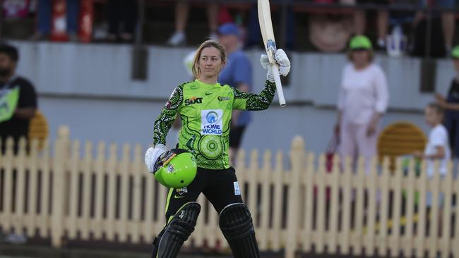 SYDNEY, AUSTRALIA - NOVEMBER 20: Rachael Haynes of Thunder walks off in her last game before retirement during the Women's Big Bash League match between the Sydney Thunder and the Adelaide Strikers at North Sydney Oval, on November 20, 2022, in Sydney, Australia. (Photo by Mark Evans/Getty Images)