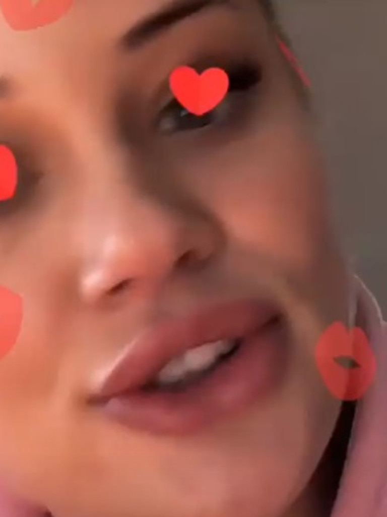 Jessika put a filter over her face during the Instagram Live session.