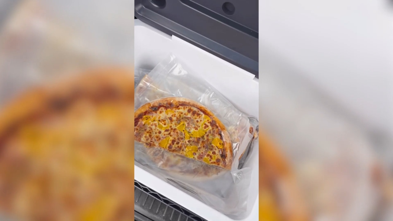 Viral pizza flies 1700km to fans