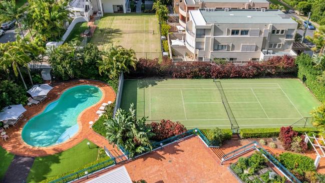 The Waratah has a community garden, two pools, and full size tennis court among resident amenities.