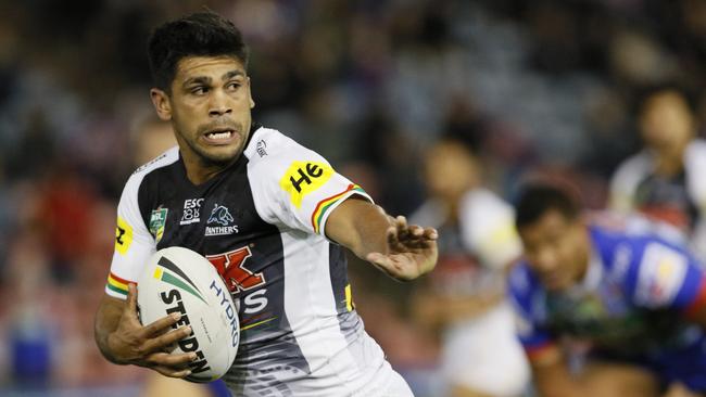 Tyrone Peachey makes a break for the Panthers.