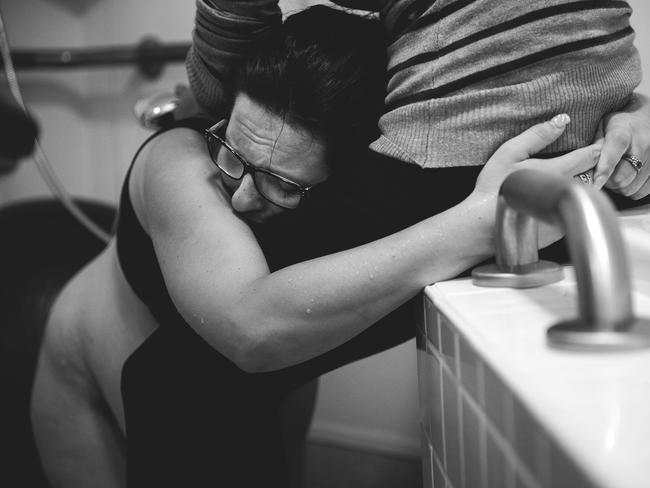 Alysha Nuske hugs her sister during labour. Picture: Minna Burgess Photography