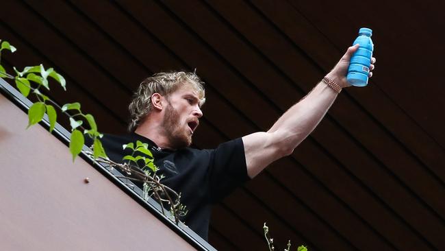 Logan Paul stepped out onto the balcony, at the Today Show Studios in North Sydney as the crowds of Fans gathered below. Picture: NCA Newswire/ Gaye Gerard