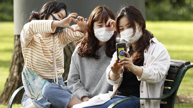 Masks have to be worn at picnics in Melbourne, except for when eating and drinking. There has been no such requirement in Sydney. Picture: Daniel Pockett/NCA NewsWire