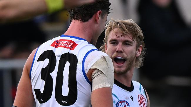 HOBART, AUSTRALIA - MAY 25: Jason Horne-Francis of the Power and Charlie Comben of the Kangaroos share a few words during the round 11 AFL match between North Melbourne and Yartapuulti (Port Adelaide) at Blundstone Arena, on May 25, 2024, in Hobart, Australia. (Photo by Steve Bell/Getty Images)