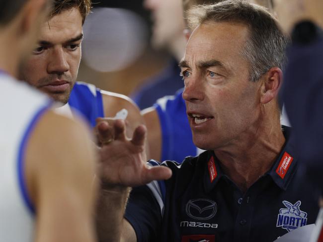 Alastair Clarkson chats with his players. Picture: Michael Klein