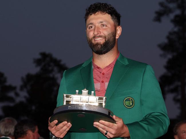 AUGUSTA, GEORGIA - APRIL 09: Jon Rahm of Spain poses with the Masters trophy during the Green Jacket Ceremony after winning the 2023 Masters Tournament at Augusta National Golf Club on April 09, 2023 in Augusta, Georgia.   Christian Petersen/Getty Images/AFP (Photo by Christian Petersen / GETTY IMAGES NORTH AMERICA / Getty Images via AFP)