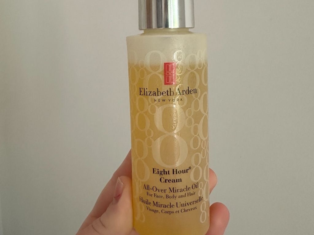 We try the Elizabeth Arden Eight Hour Cream All Over Miracle Oil.