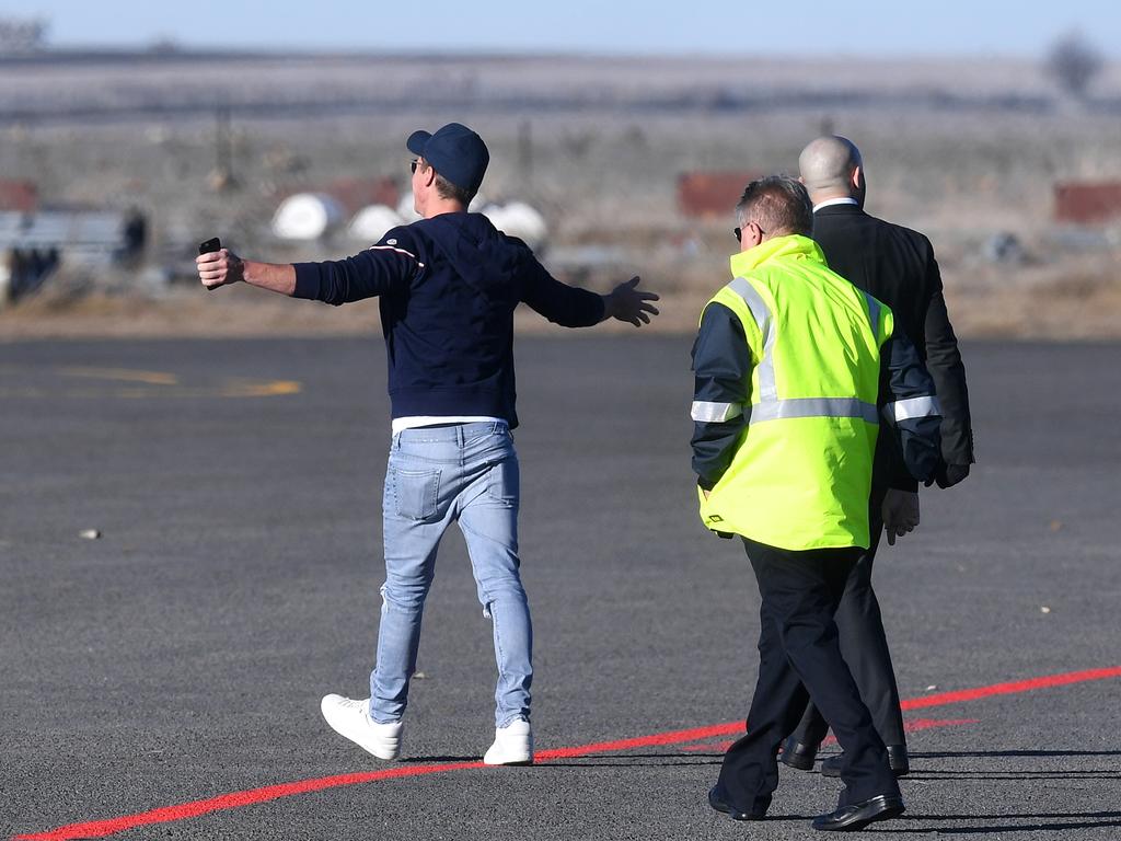 Oliver Curtis walks towards a private plane after being released from Cooma Correctional Centre in Cooma, NSW, Friday, June 23, 2017. The disgraced stockbroker, and husband of Roxy Jacenko, has been released from the centre after serving one year behind bars for insider trading. (AAP Image/Lukas Coch) NO ARCHIVING